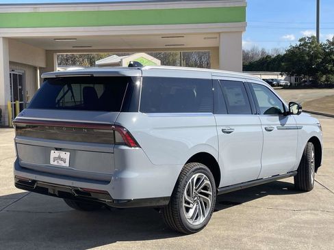 New 2025 Lincoln Navigator L Reserve AWD/4WD image 3