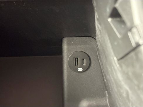 Used 2022 Ford F150 Lightning Lariat image 38