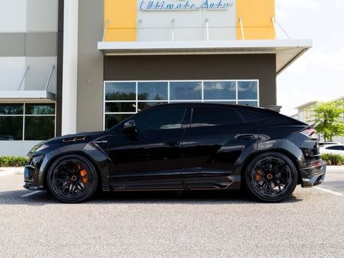 Used 2022 Lamborghini Urus AWD/4WD image 6