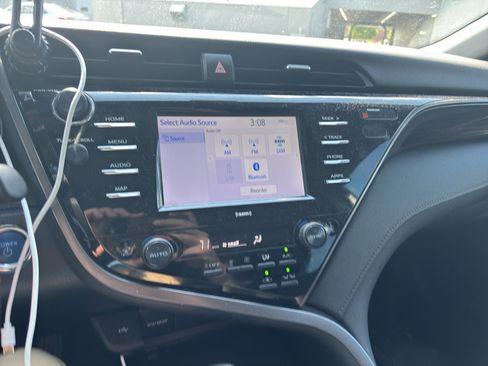 Used 2020 Toyota Camry LE FWD image 7