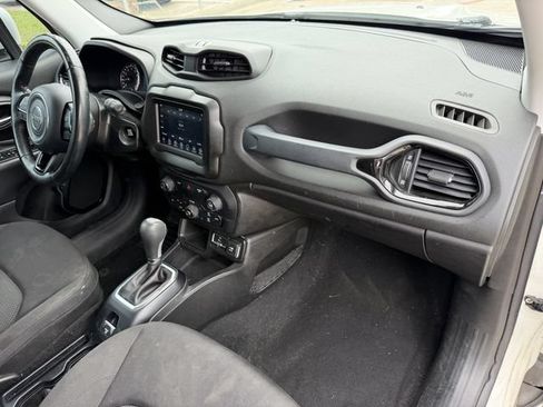 Used 2018 Jeep Renegade Altitude FWD image 27
