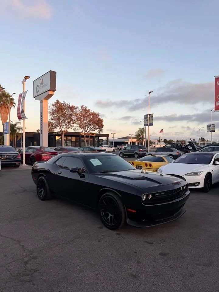 Used 2018 Dodge Challenger SXT RWD image 3