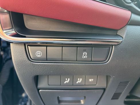 Used 2019 MAZDA MAZDA3 Hatchback w/ Premium Package image 33