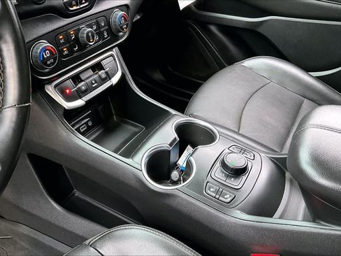 Used 2023 GMC Terrain SLT w/ Elevation Edition FWD image 17