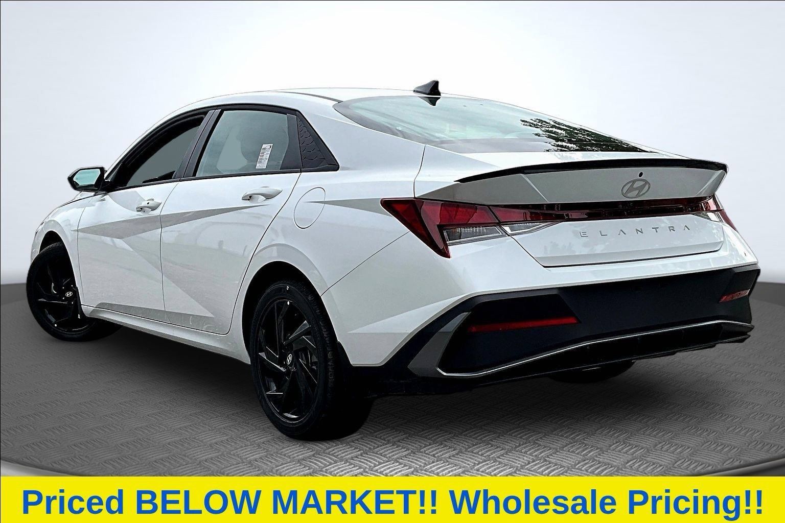 Used 2026 Hyundai Elantra Sport FWD image 8