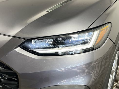 Used 2023 Honda HR-V LX image 12