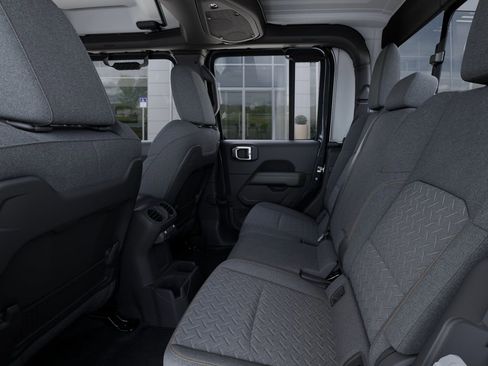 New 2025 Jeep Gladiator Mojave w/ Convenience Group image 25