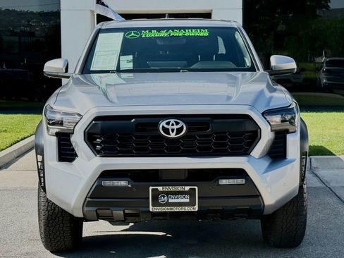 Used 2024 Toyota Tacoma TRD Off-Road w/ TRD Off Road Upgrade Package AWD/4WD image 5
