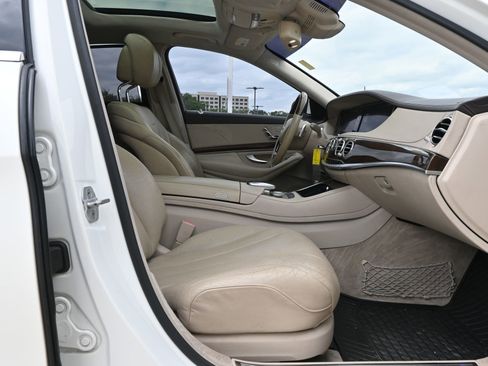 Used 2015 Mercedes-Benz S 550 Sedan image 25