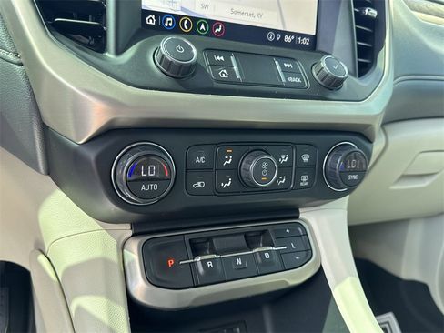 Used 2021 GMC Acadia Denali w/ Denali Technology Package image 25