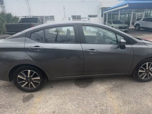 Used 2025 Nissan Versa SV image 9