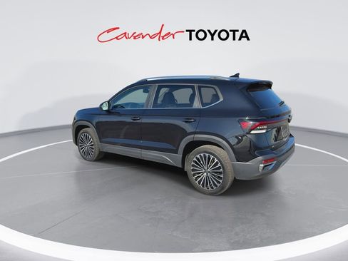Used 2025 Volkswagen Taos SE FWD image 6