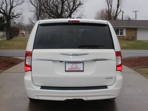 Used 2013 Chrysler Town & Country Limited w/ Trailer Tow Group image 8