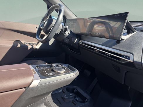 Used 2026 BMW iX xDrive45 image 24