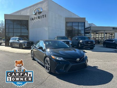 Used 2018 Toyota Camry L image 1