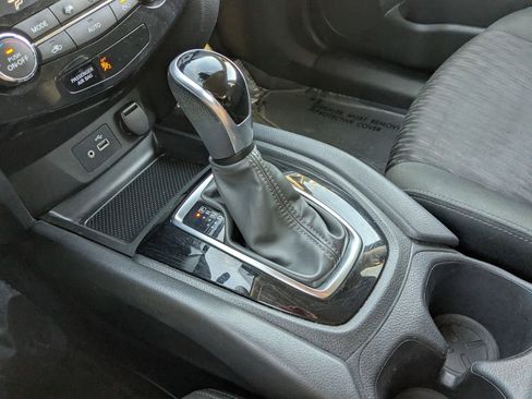 Used 2020 Nissan Rogue SV image 26