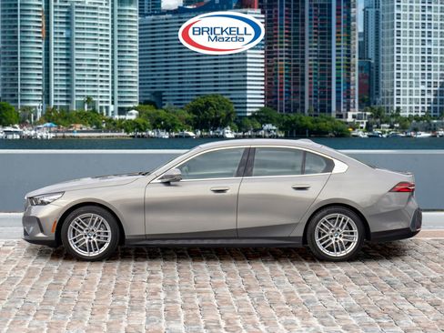 Used 2024 BMW 530i image 4