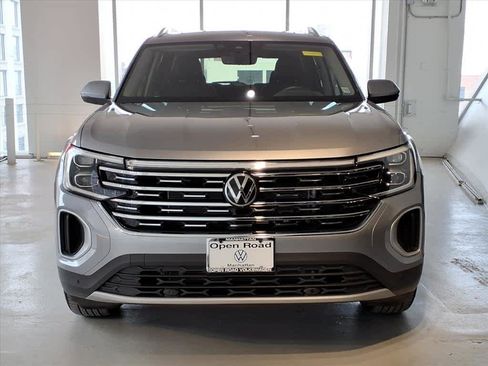 Used 2025 Volkswagen Atlas SEL image 2