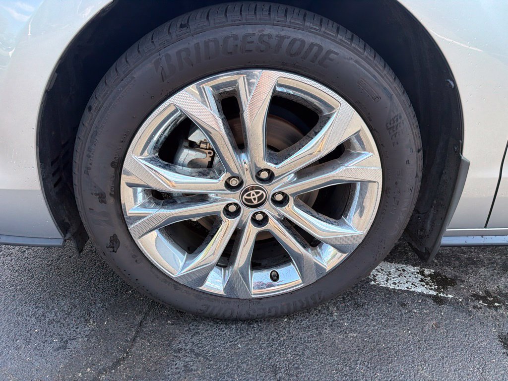 Used 2024 Toyota Sienna Platinum FWD image 10