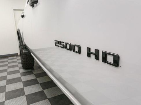 Used 2024 Chevrolet Silverado 2500 ZR2 w/ Technology Package image 9