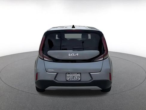 Used 2025 Kia Soul LX w/ LX Technology Package FWD image 12