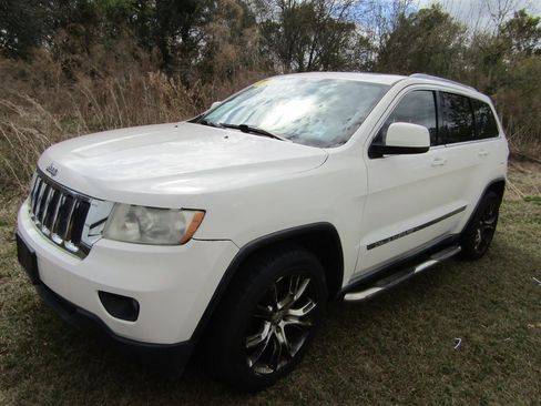 Used 2011 Jeep Grand Cherokee Laredo image 1