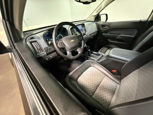Used 2022 Chevrolet Colorado Z71 w/ Z71 Midnight Edition AWD/4WD image 2