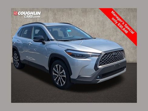 Used 2025 Toyota Corolla Cross XLE AWD/4WD image 1