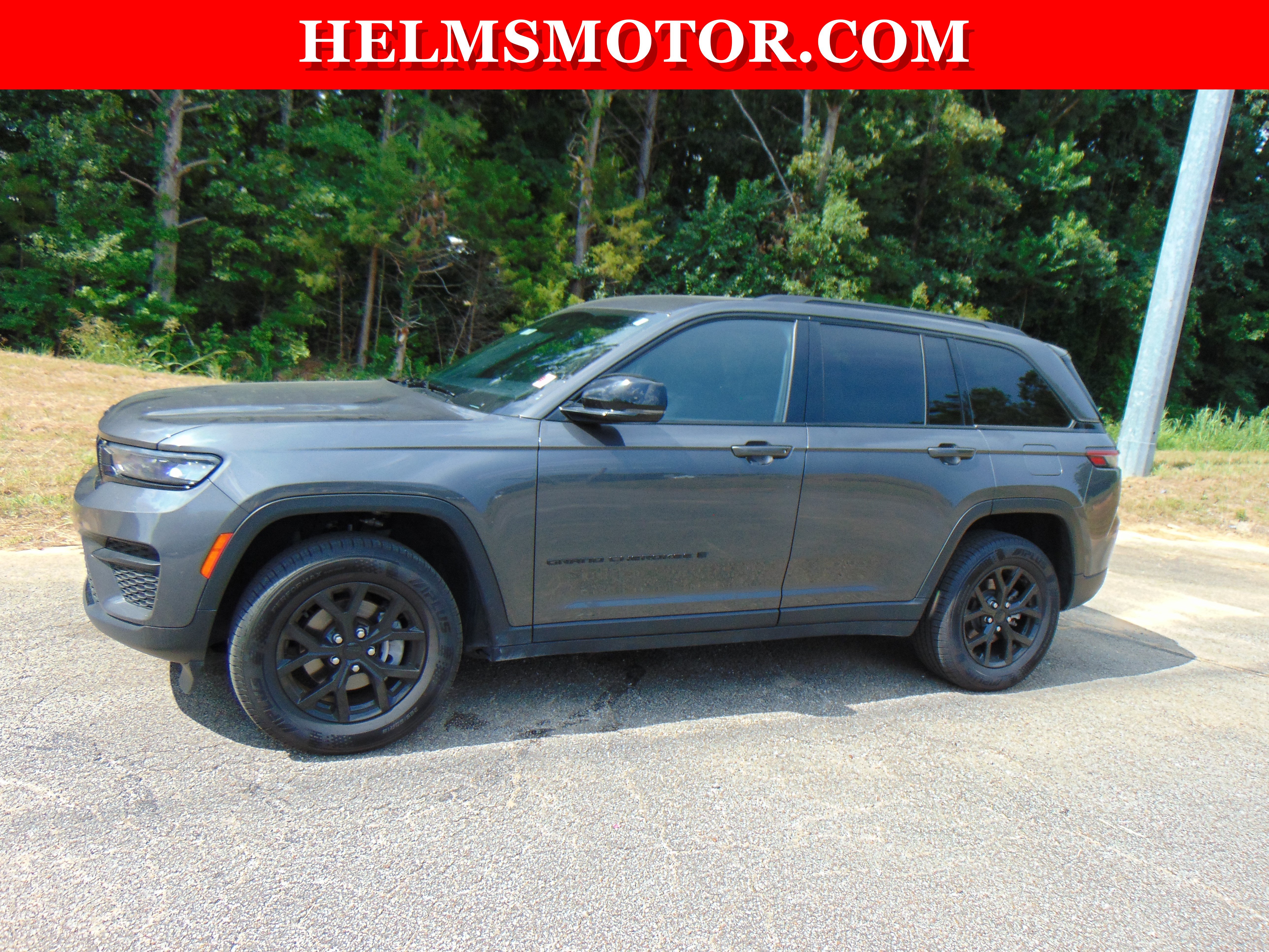 Certified 2024 Jeep Grand Cherokee Altitude RWD image 2