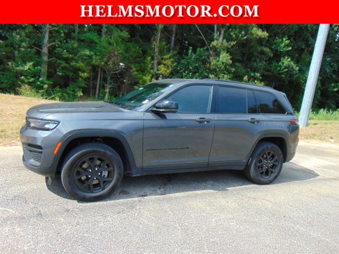 Certified 2024 Jeep Grand Cherokee Altitude RWD image 2