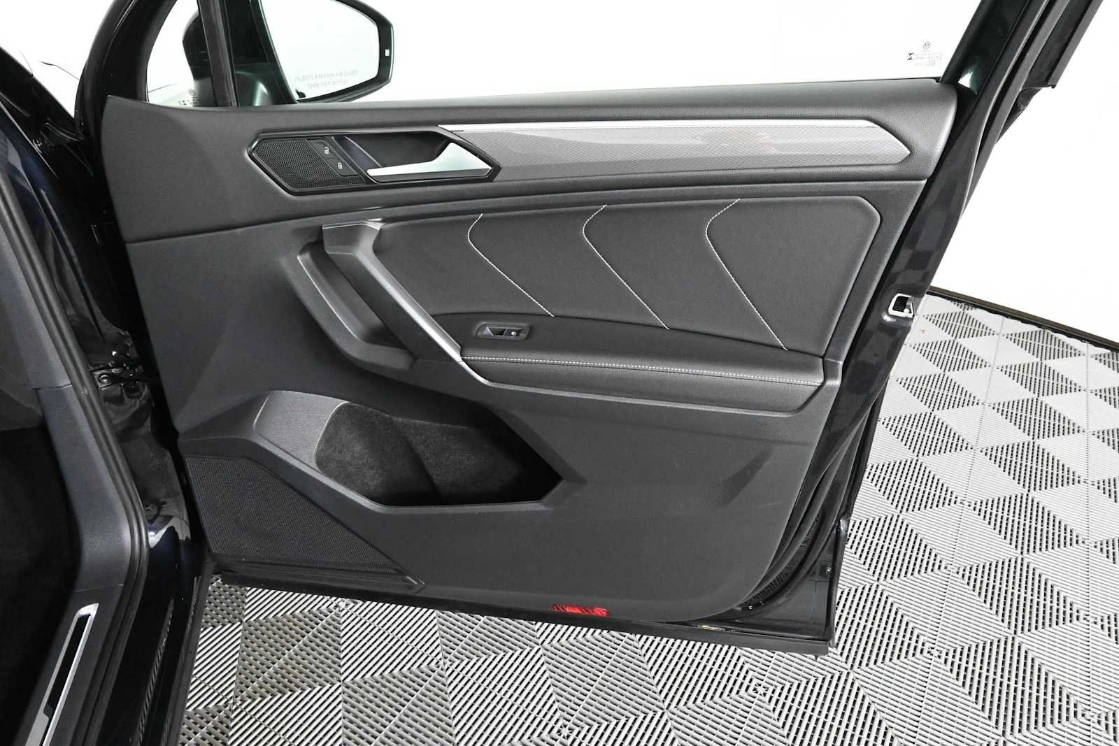 Certified 2023 Volkswagen Tiguan SE R-Line FWD image 10