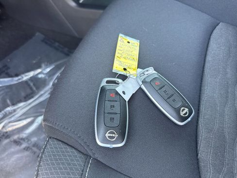 Used 2024 Nissan Pathfinder S image 31