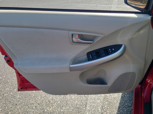 Used 2015 Toyota Prius Four image 19