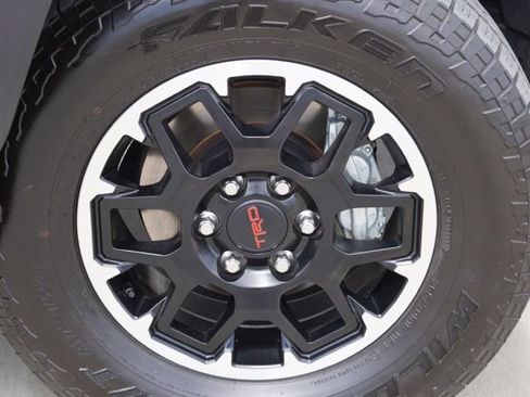 Certified 2025 Toyota Tacoma TRD Off-Road image 16