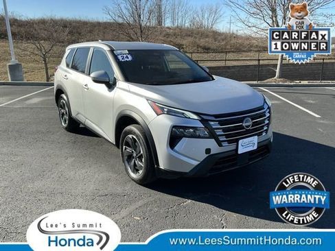 Used 2024 Nissan Rogue SV image 1