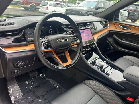 Used 2025 Jeep Grand Cherokee L Summit AWD/4WD image 28