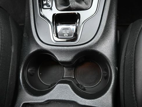 Used 2019 Jeep Cherokee Limited image 31