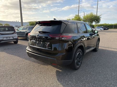 Used 2025 Nissan Rogue SV image 5