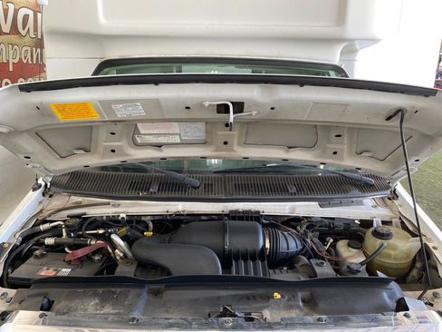 Used 2012 Ford E-450 and Econoline 450 Super Duty w/ Shuttle Bus Prep Pkg image 32