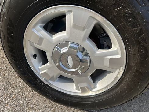 Used 2010 Ford F150 XLT image 21