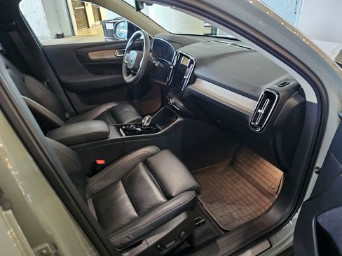 Certified 2023 Volvo XC40 B5 Plus w/ Protection Package Premier AWD/4WD image 10