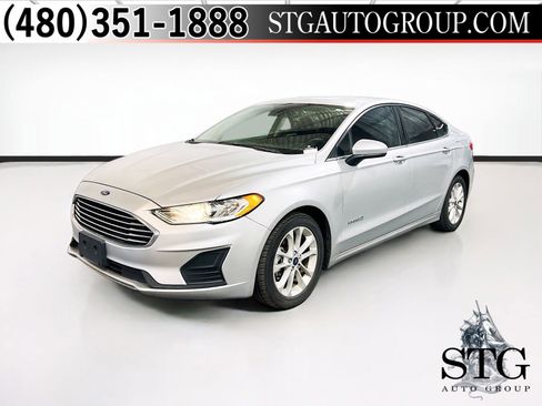 Used 2019 Ford Fusion SE image 1