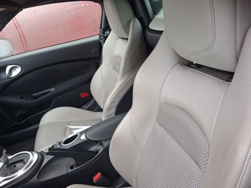 Used 2010 Nissan 370Z Touring w/ Sport Pkg image 11