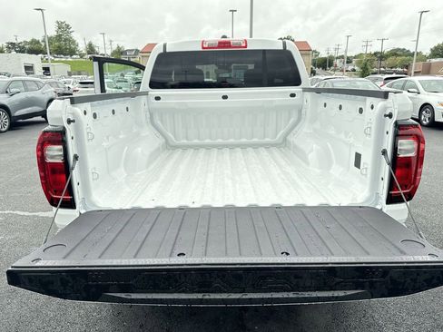 Used 2024 GMC Canyon Elevation image 28