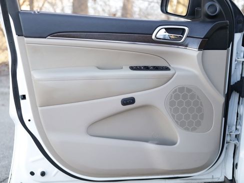 Used 2014 Jeep Grand Cherokee Limited image 23