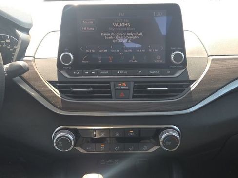 Used 2025 Nissan Altima 2.5 SV FWD image 25
