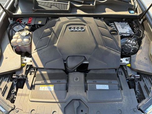 Certified 2025 Audi Q8 Prestige image 20