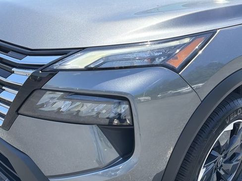 Used 2025 Nissan Rogue SV FWD image 7