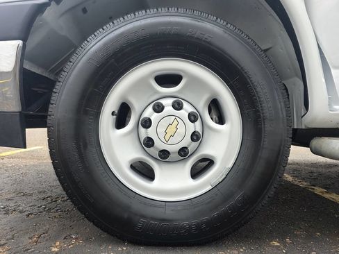 Used 2025 Chevrolet Express 2500 w/ Driver Convenience Package RWD image 23