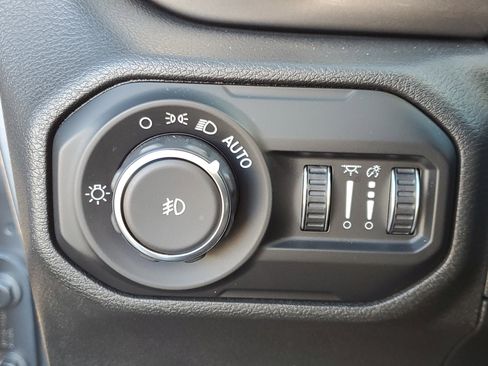 Used 2021 Jeep Wrangler Unlimited Sahara image 20